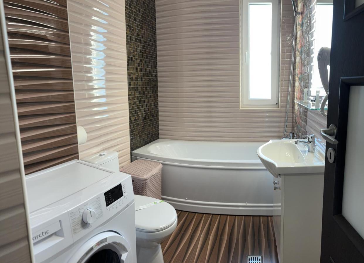 Celine Confort N. D. Cocea Appartement *